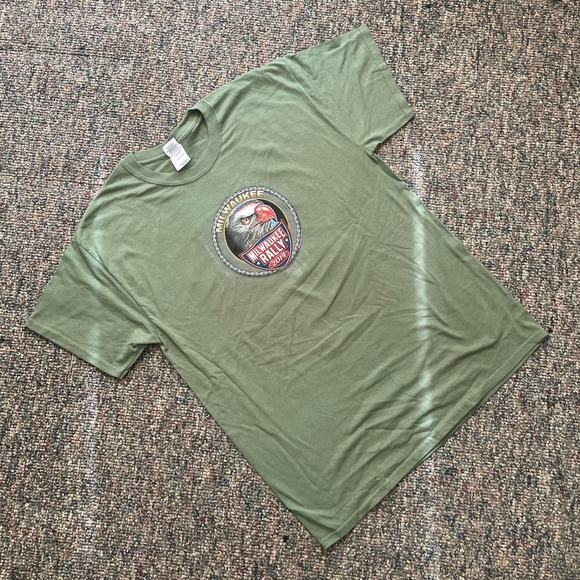 Gildan Other - Gildan Mens Milwaukee Rally 2014 Eagle American Flag T-Shirt Olive Green Large